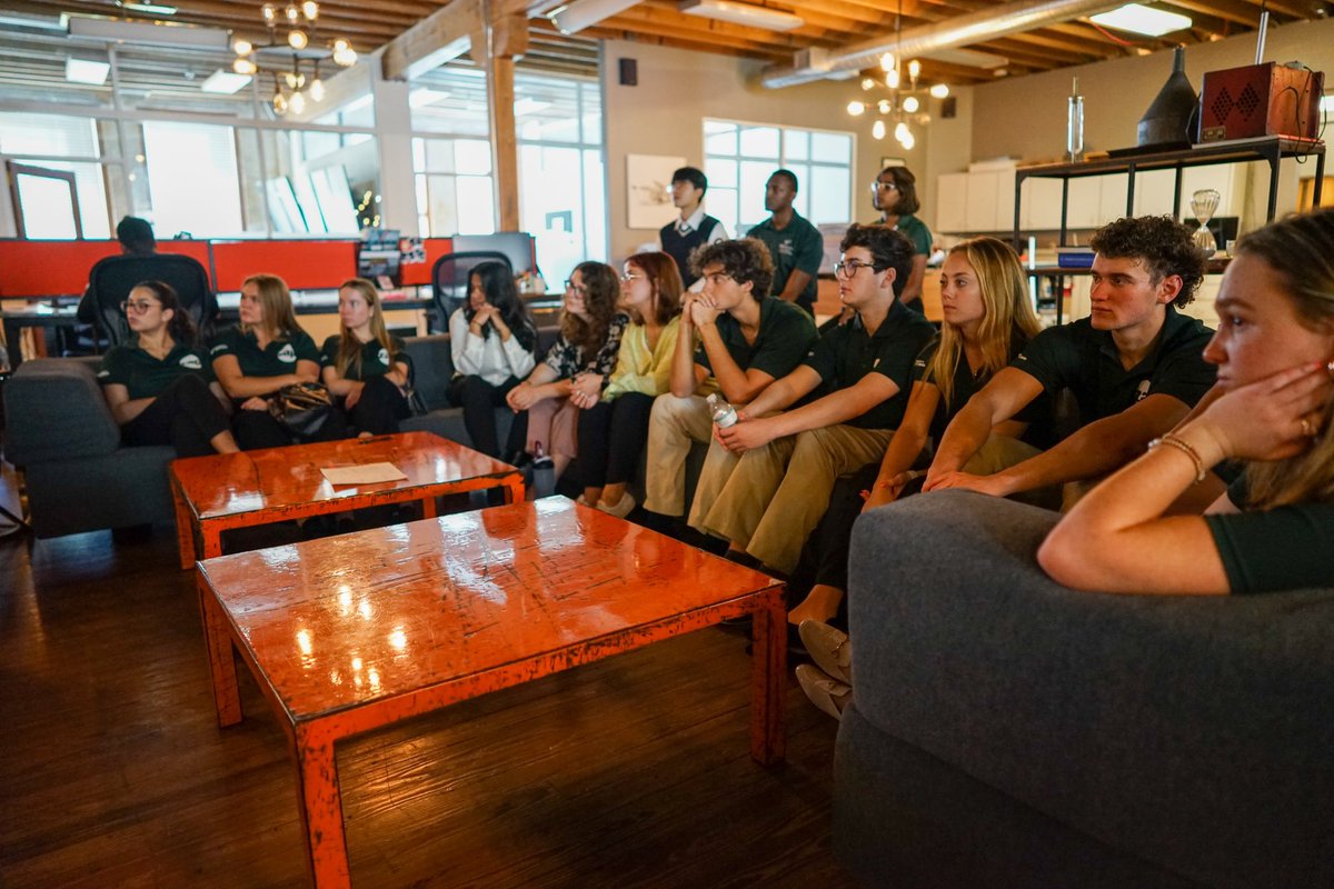 ZAPUSF's tweet photo. ZAP 8’s Tour of @uniteppk was a success. 🙌🏽

The students had the chance to see where all the magic happens, ask some insightful questions, &amp; even pet some pups along the way! 🐶 https://t.co/KDqAdRStS1
