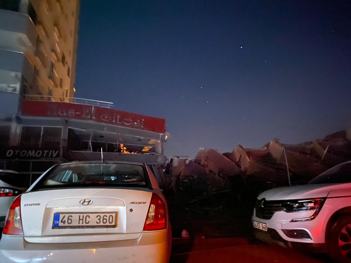 utkusonmez7's tweet photo. Bahçelievler mahallesi Trabzon bulvarı has-el sitesi b blok  Kahramanmaraş/Dulkadiroğlu   

Çalışmalar hava muhalefeti sebebiyle durdurulduğu için devam edilemiyor ama içeriden ses geliyor lütfen en kısa sürede ekipleri yöneltin https://t.co/HG1Ait9rhm