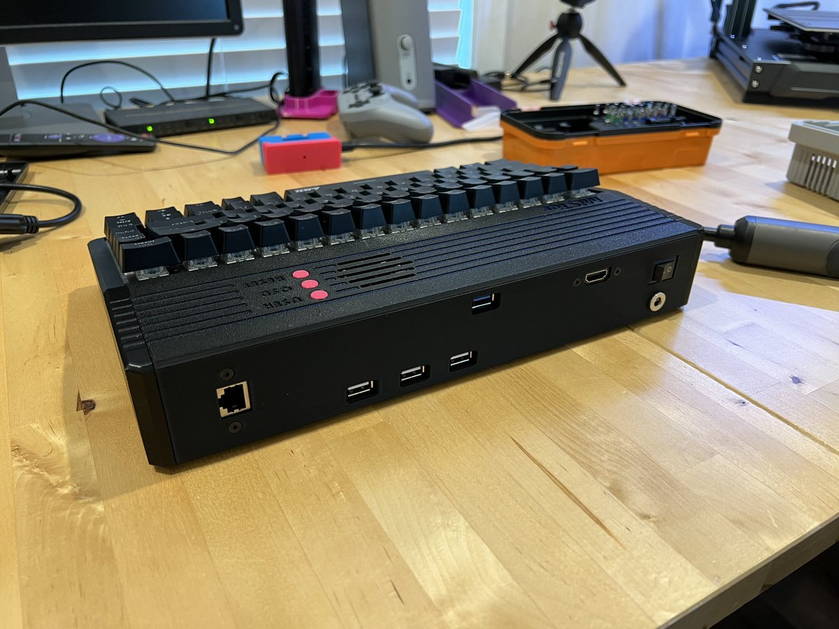 ToddsNerdCave's tweet photo. Coming soon a new #MiSTerfpga case for us retro computer nerds. https://t.co/VnhPIVMQZf