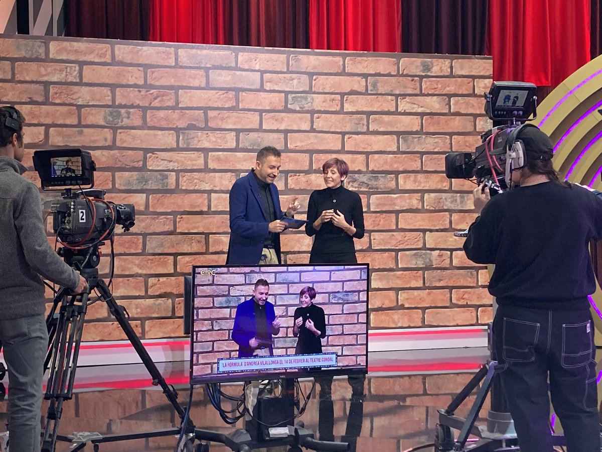 lorena_vazquez's tweet photo. Rait nau! @AndreaVilallong i @Frank_Blanco junts a @elcirc8tv https://t.co/7JQap692RW