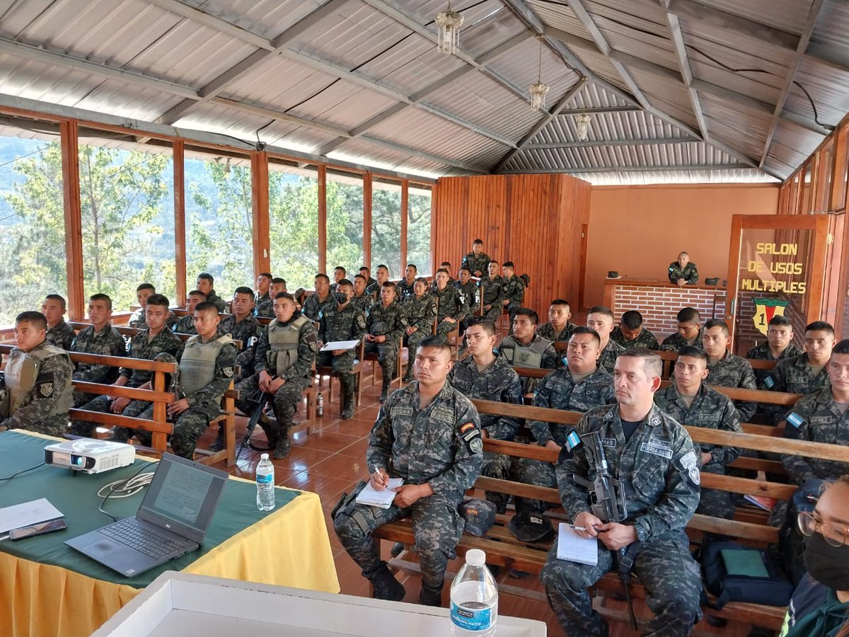 FFAAHN's tweet image. Miembros de la FTC Lenca Sumpul, recibieron una capacitación sobre Derechos Humanos y las Funciones del #CONADEH, en las instalaciones del 10mo. Batallón de Infantería impartida por la delegada departamental Abg. Alejandra Bustillo