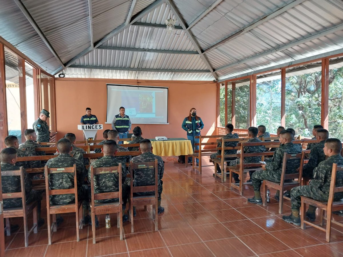 FFAAHN's tweet image. Miembros de la FTC Lenca Sumpul, recibieron una capacitación sobre Derechos Humanos y las Funciones del #CONADEH, en las instalaciones del 10mo. Batallón de Infantería impartida por la delegada departamental Abg. Alejandra Bustillo
