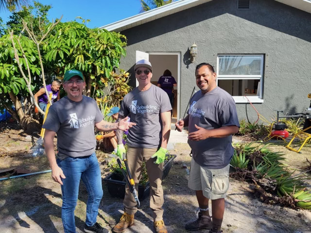 RT_GFL's tweet photo. Our Fort Myers crew is on the ground in Harlem Heights this month helping homeowners in the aftermath of Hurricane Ian! This amazing group of volunteers and staff are at a home this week working on mold remediation, new dry wall, a new kitchen and assisting with landscaping. https://t.co/ku3ofhCNaG