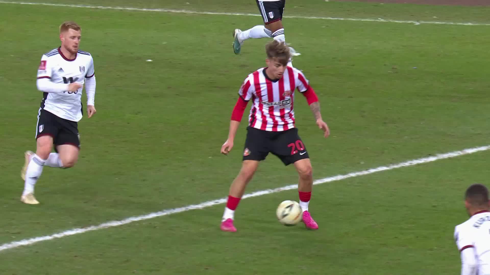 Destination: Top Corner 🎯

@JackClarke09 @SunderlandAFC

#EmiratesFACup”