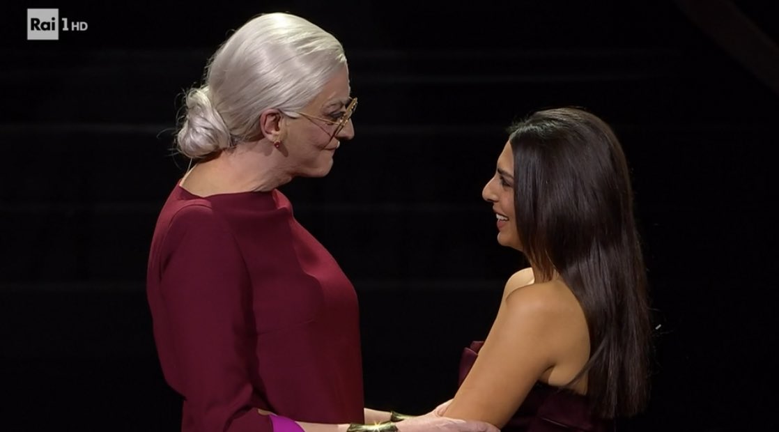 Cinguetterai's tweet photo. Il ritorno di Drusilla Foer a Sanremo per una causa importante.
“Per la libertà!” 

#Sanremo2023 #Iran https://t.co/WX1e3qzbdK