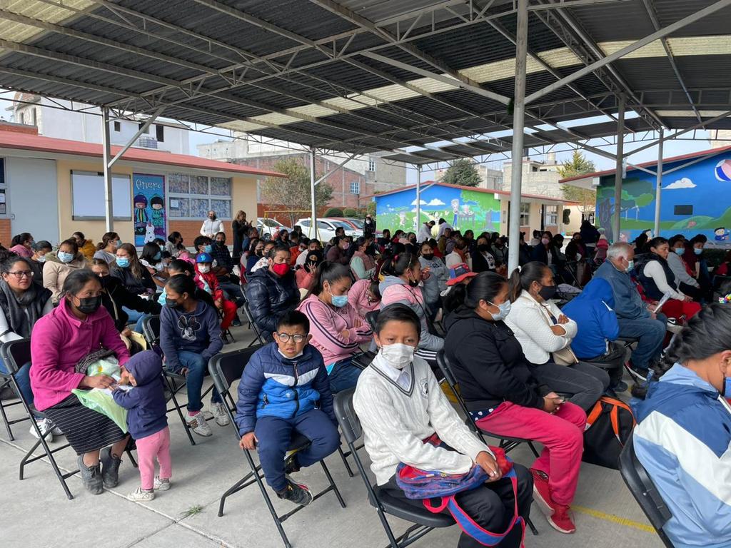 Cam5Temoaya's tweet photo. El día de hoy se otorgaron las #BecasFamiliasFuertes  a alumnos del #cam5 de la comunidad del #municipiodetemoaya @SEB_Edomex @alfredodelmazo #EscuelasFuertes https://t.co/TfaNXHaL7A