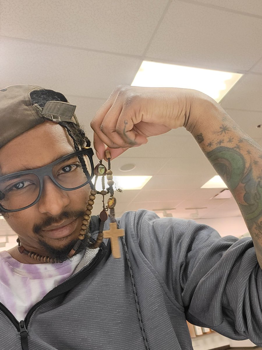 RawRogers444's tweet photo. Fuck with the braids? https://t.co/iKHlJlthiV