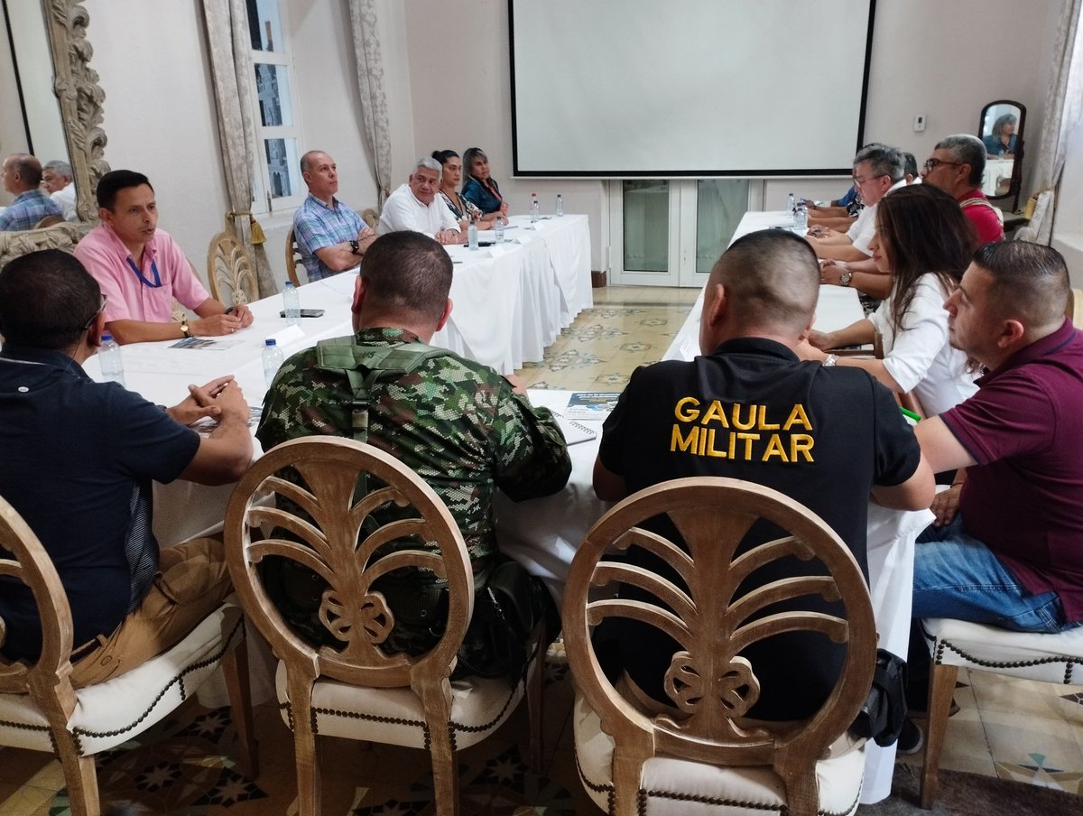 CentroHSM's tweet image. Gracias al #GaulaMilitarMagalena por su compromiso con los empresarios y comerciantes de la Ciudad y Departamento. @GaulaMagdalena2 @HotelesenSmr @ProRodadero @FNC_Magdalena @FITAC_SMR