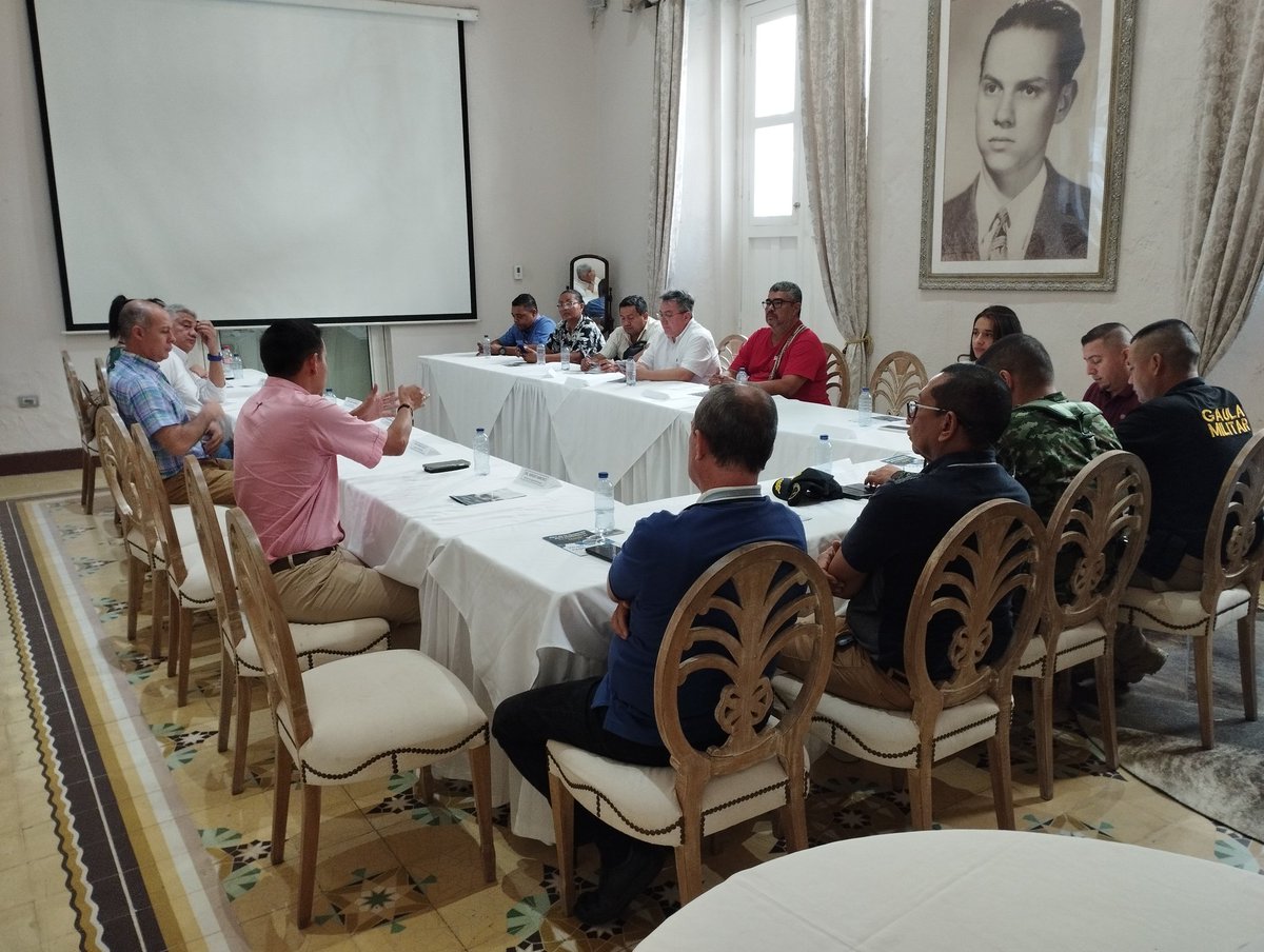 CentroHSM's tweet image. Gracias al #GaulaMilitarMagalena por su compromiso con los empresarios y comerciantes de la Ciudad y Departamento. @GaulaMagdalena2 @HotelesenSmr @ProRodadero @FNC_Magdalena @FITAC_SMR