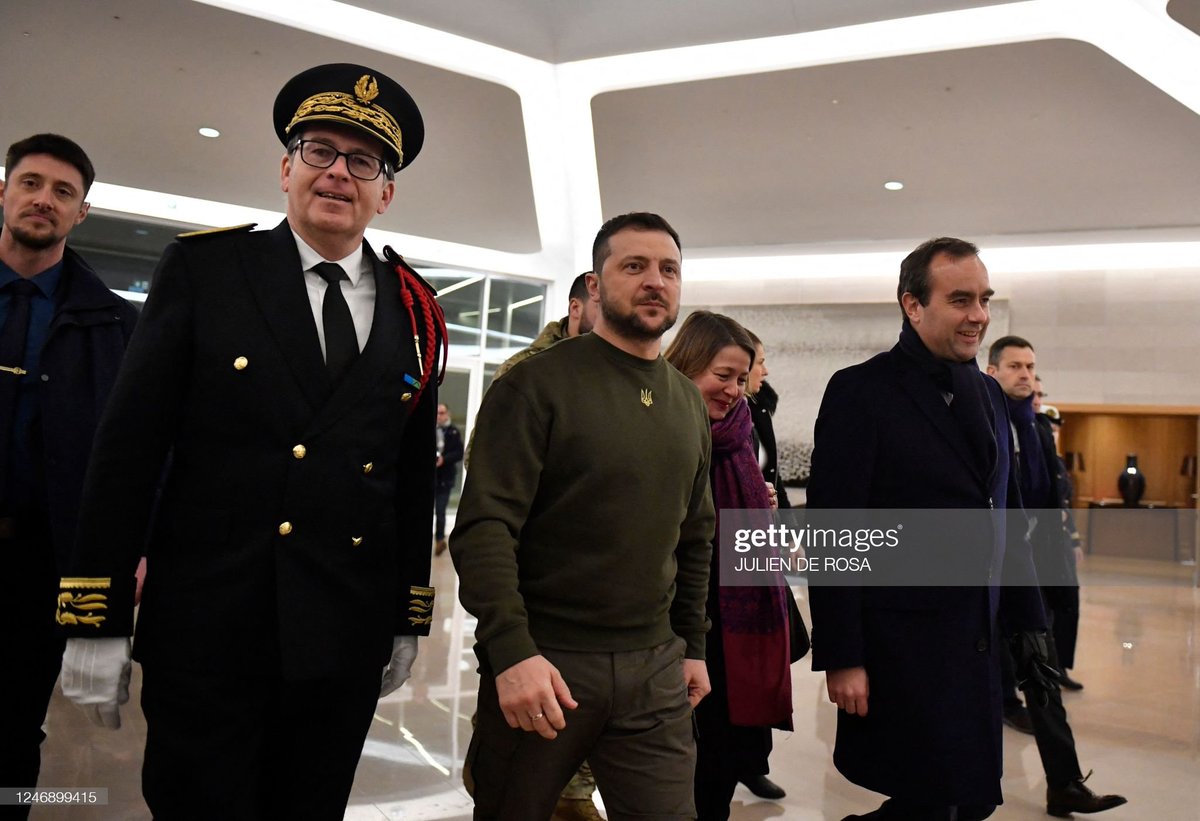 Mace on Twitter ""Ukraine's President Volodymyr Zelensky disembarks from a plane as he arrives
