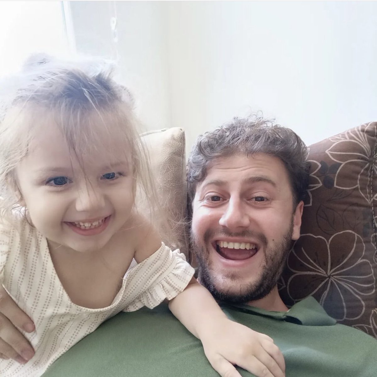 Arkadşımız ihsanın 3 yaşındaki yeğeni nilden annesinden, ablasından ve babasından halla haber alamadık …
AKEVLER MAH. 6/1 Sok. Melisa apt. 
Lütfen yalvarıyoruz yetişin 3 gün oldu koca 3 gün