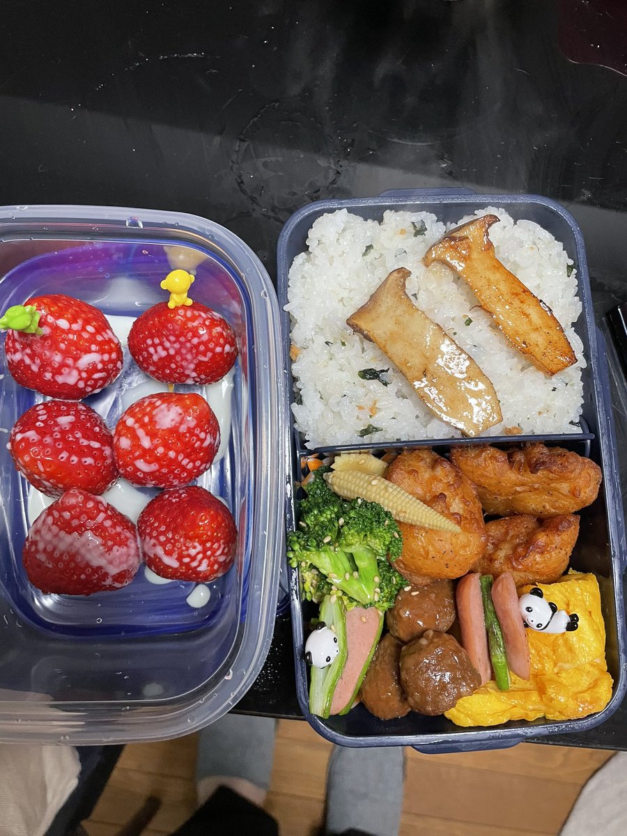 BagabundoShogo's tweet photo. チビ助の弁当作った
食いきれるかな？笑 https://t.co/HlIHmycrWO