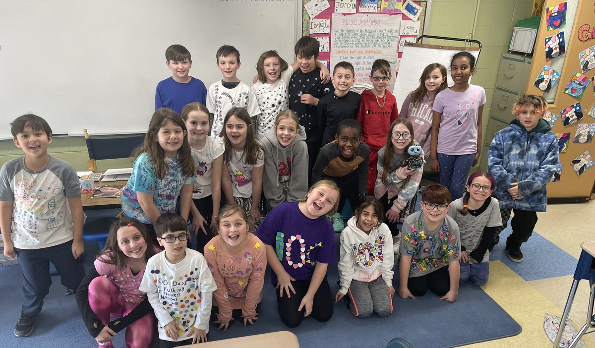 kmacgrade4's tweet photo. Happy 100th Day of School! 🥳 https://t.co/j5DBgzblEA
