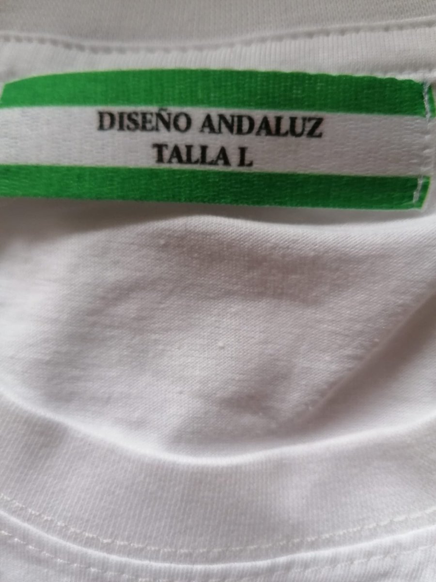 aguantalapelea's tweet photo. Esto es un bastinazo. El cuplé que cantó la Juani en el gallinero ya tiene camiseta.

Os dejamos algunos detallitos de nuestro nuevo modelo.

Reservas mediante DM y📱677 860 335

Camiseta 15€
Sudadera 25€

Recogida en Cádiz y en Sevilla.
Envíos a toda la península.
#COAC2023C3 https://t.co/XXb8GLA8Jk