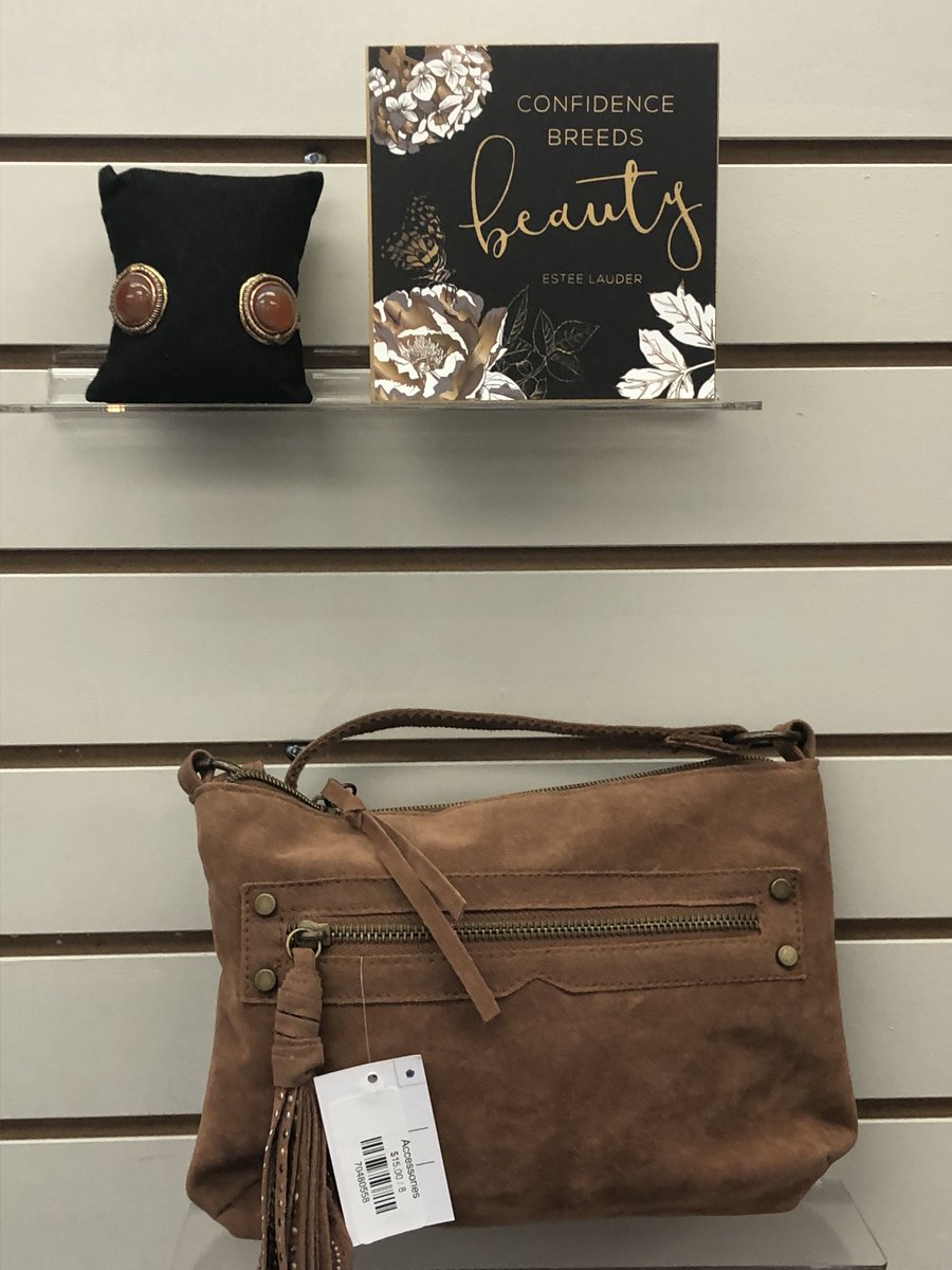 ClosetCoutureNV's tweet photo. Make a difference for your community when you shop at CCB. Not only are you supporting essential shelter services at @novavitabrant, but you're also making a difference for the planet by keeping textiles out of landfills. Feel great about where you shop.

#ShopSaveSupport https://t.co/repYdaxpq3