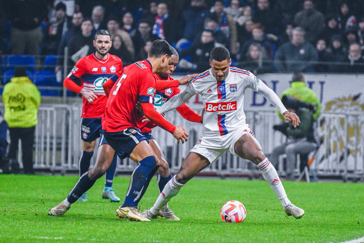 Aminsarr9's tweet photo. Magical night✨🎢 onto the next round! 🔴🔵 Allez! @OL https://t.co/nf5pcBVSJY