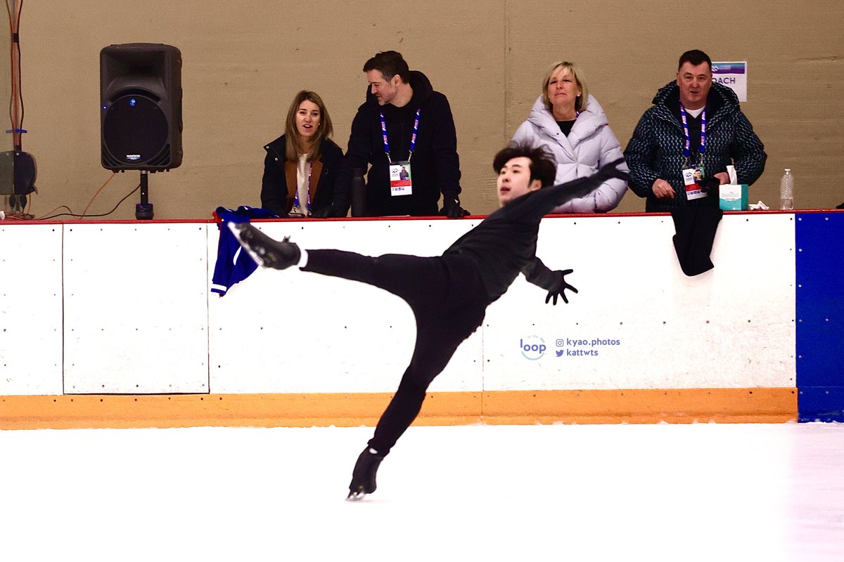 InTheLoPodcast's tweet photo. couldn’t resist a few extra 

#BoyangJin #金博洋 #4CC23 #4ContsFigure https://t.co/SC5pKwZKtA
