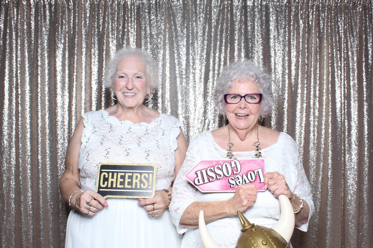 BoonesProEvents's tweet photo. How cute are these two?! Photo Booths provide entertainment for all ages!
.
.
.
@spbrec

#stpetebeach #stpete #birthdayparty #birthdaygirl #sweet16 #whiteparty #Tesla #cute #party #fun #birthday #entertainment  #photobooth #memories https://t.co/3JPwNhPRwE