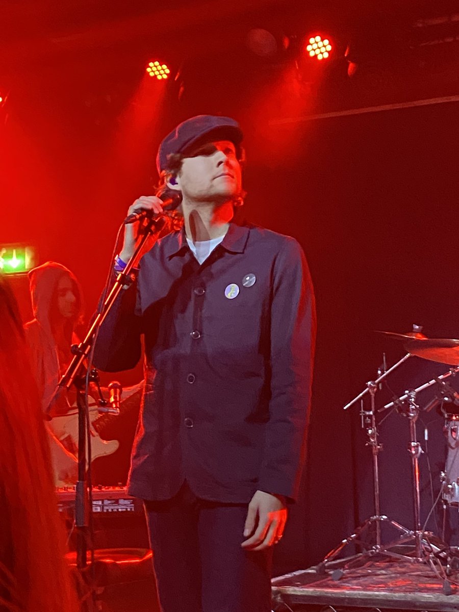 Julie_K_Foy's tweet photo. Great night with Islingtonβs own @LouisDunford in aid of @WarChildUK for Brits Week 2023. Fantastic show as usual with an emotional tribute to his friend Ben @kinsellatrust #benkinsellatrust #louisdunford #islington #BRITsWeek https://t.co/afubaeWOXn