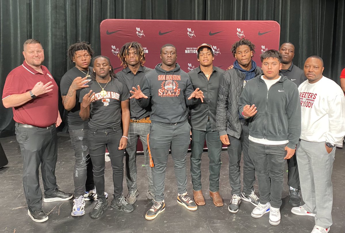 #FastestDefenseInTheNation college signees so excited for these guys and their futures!!! <a href="/JeremiahCeasar0/">Jeremiah Ceasar</a> @Radarionwilson0 <a href="/JHiicks/">J</a> <a href="/ForestGatlin4/">GAT🦍</a> <a href="/tylerm4x/">Tyler Manoy 4️⃣</a> @cjones33_ <a href="/marcus_lerma/">Marcus Lerma</a> #3sUP for life