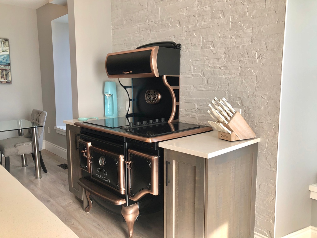 Can you say Dream Kitchen?! 🤩 

Thanks to our happy customer Sharon for this photo of her newly renovated home 📷️