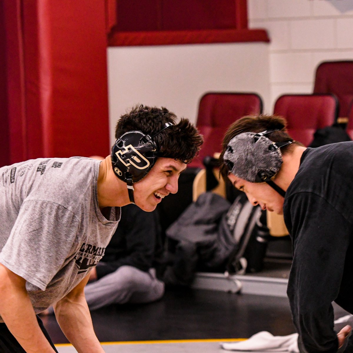 PurdueWrestling's tweet photo. 𝐆𝐨𝐨𝐟𝐲. 𝐅𝐮𝐧𝐧𝐲. 𝐆𝐨𝐨𝐝 𝐟𝐫𝐢𝐞𝐧𝐝.

"Koop always knows how to make others smile." No one better to kick off our celebrations as we countdown to Senior Day on Sunday. Always appreciate your laughs @2Loehr ! 

#ThankYouSeniors👏 | #BoilerUp🚂 https://t.co/PlFtjATDJX