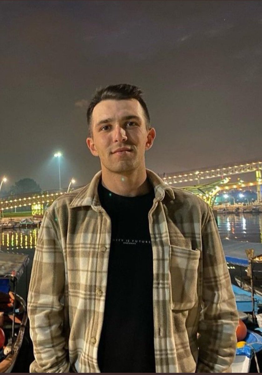 Deprem gecesi Adıyaman Ünal Otel'de kaldığını bildiğimiz, günlerdir haber alamadığımız kardeşimiz Astsubay Emir Özalp hakkında bilgiye ihtiyacımız var. Adıyaman'da, özellikle sağlık çalışanları arasında kendisi hakkında bir bilgiye/veriye sahip olan varsa lütfen bizlere ulaşsın.