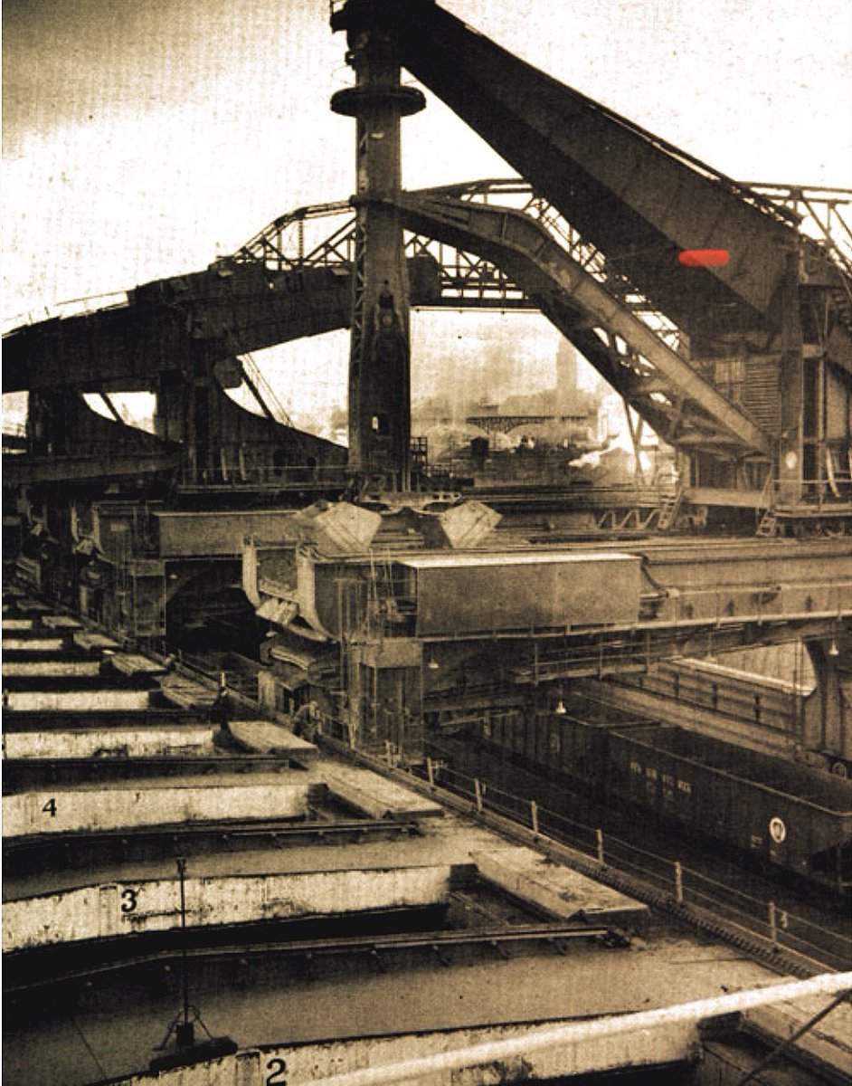 EncyCle_'s tweet photo. Image of the Hulett Ore Unloaders in #Cleveland invented by Clevelander George H. Hulett in 1898, as a means to quickly unload lake ore carriers. 

Click here to find out more about these influential inventions:

https://t.co/rp970ylU4b

#CleStartsHere #cwru #cle #thiswascle https://t.co/CSTrWDxiHJ