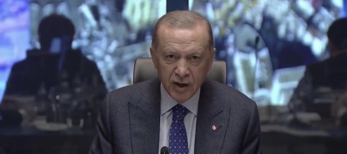 #CumhurbaskanıErdoğan sen bu ülke için 7,7 lik depremden daha büyük bir felaketsin.