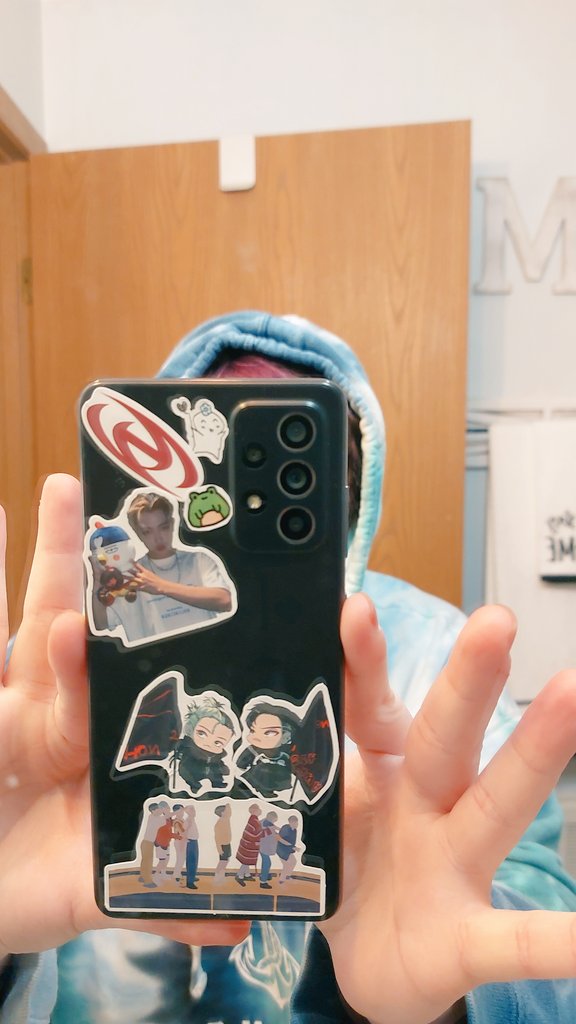Shine_Star_0403's tweet photo. After a little over a year. I finally changed the stickers on my phone, and because I have the greatest friend in the world ( @K0SM0SKTH ) I got to change my PC to blonde Hwa!! ๐๐ฉต
#ATEEZ #Atiny #exploreateez
@ATEEZofficial https://t.co/gjgqkEwi94