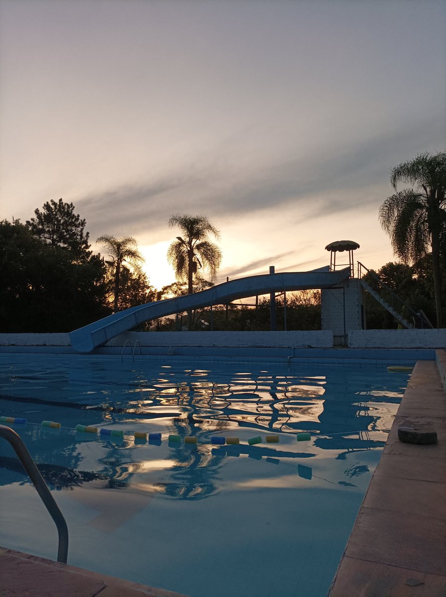 Aloha_prod's tweet photo. Um vibezinha fim de domingo com essa vista... Pagodinho e aquelas coisas... https://t.co/CdIZHje7kq