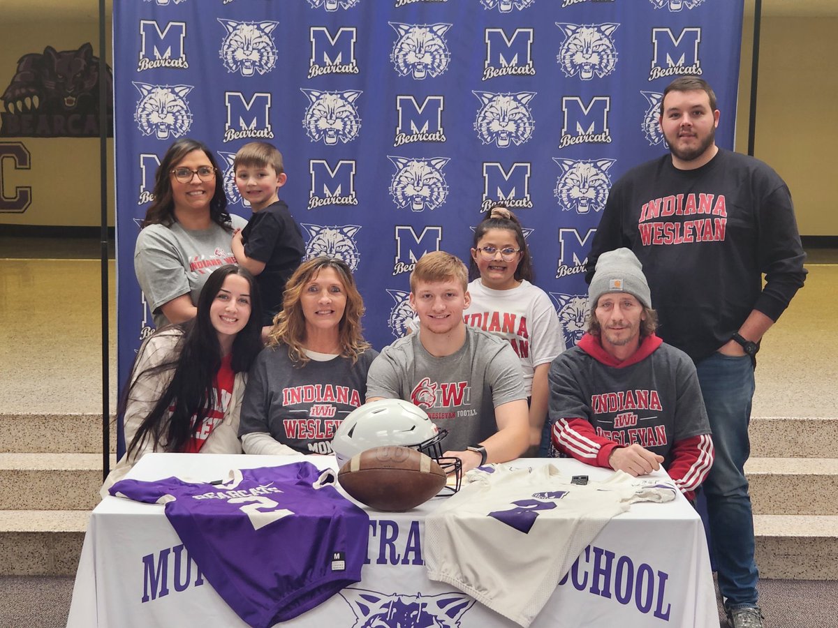 Coachpadgett71's tweet image. Congrats to our QB1 @TrentonFrench04 on his signing to continue his football career at @IndWesleyan_FB! Excited to watch you excel both on and off the field at the next level! It’s a great day to be a Bearcat! @MCHSBearcats @MuncieSchools