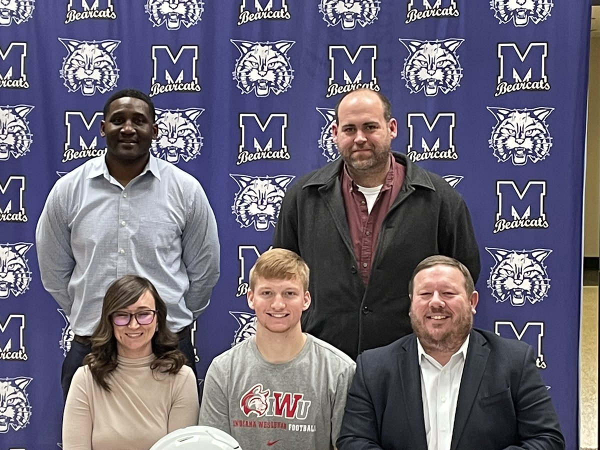 Coachpadgett71's tweet image. Congrats to our QB1 @TrentonFrench04 on his signing to continue his football career at @IndWesleyan_FB! Excited to watch you excel both on and off the field at the next level! It’s a great day to be a Bearcat! @MCHSBearcats @MuncieSchools