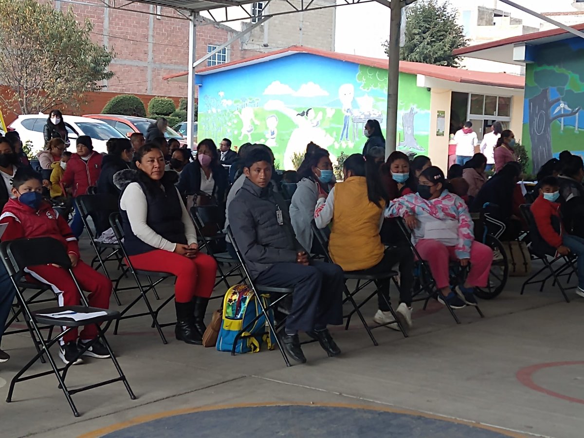 Cam5Temoaya's tweet photo. Entrega del programa #Becas Familias Fuertes, que a bien a direccionado nuestro Gobernador Lic. Alfredo del Mazo Maza.
Gracias  por su siempre apoyo.
@ZonaE019
 @TinocoGRogelio
 @RebecaSaldaa13 
@alfredodelmazo
 @AnastasiaVega21
 @lucero082
 @Becasfamiliasfuertes https://t.co/0xSd3jkn00