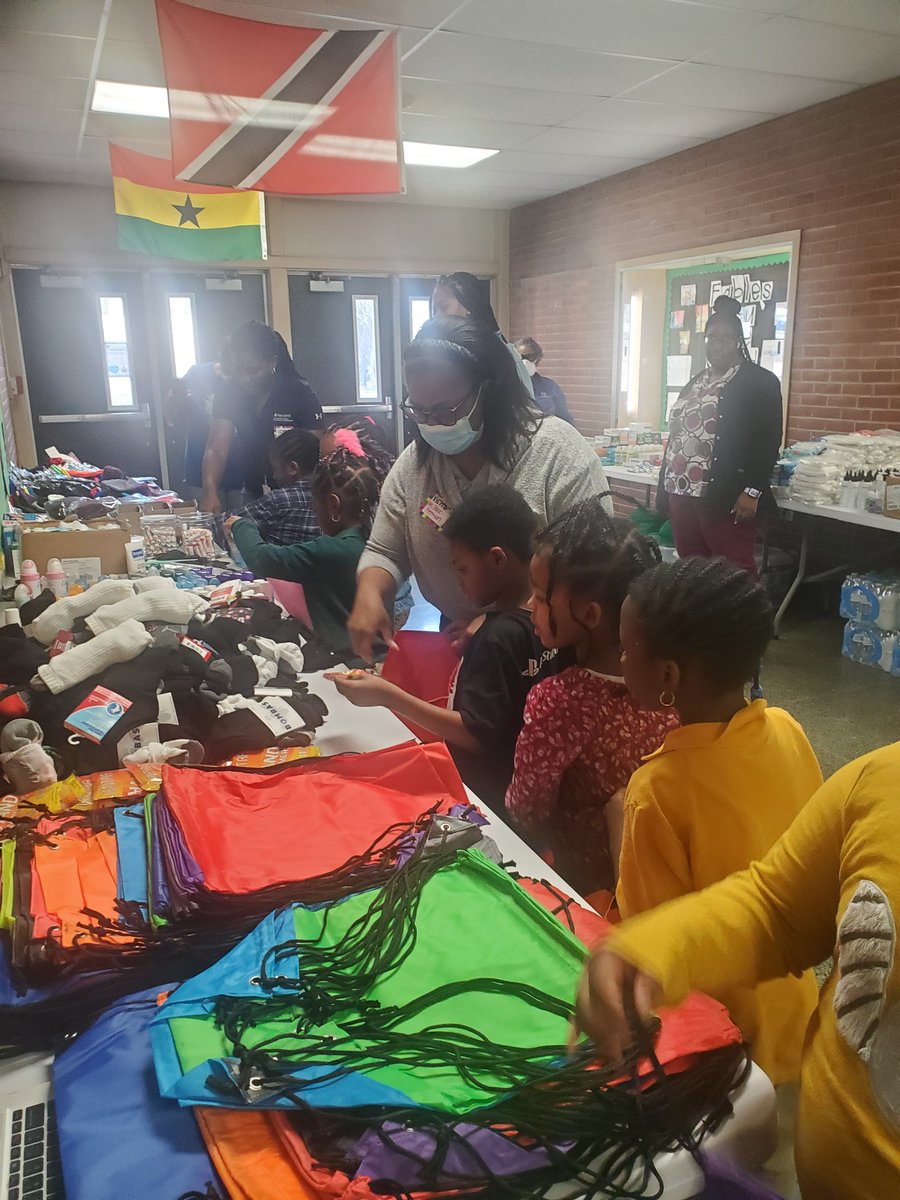 R_Hardesty2's tweet photo. Today Kindergarten celebrated the 100th day of school by making care packages for the homeless.Huge shout out to all our volunteers and MD Dept of Housing for supporting our learners.  @MsLong33858408 @TeamWoodmoor @PrincipalFBrown https://t.co/eQBLos9kBG