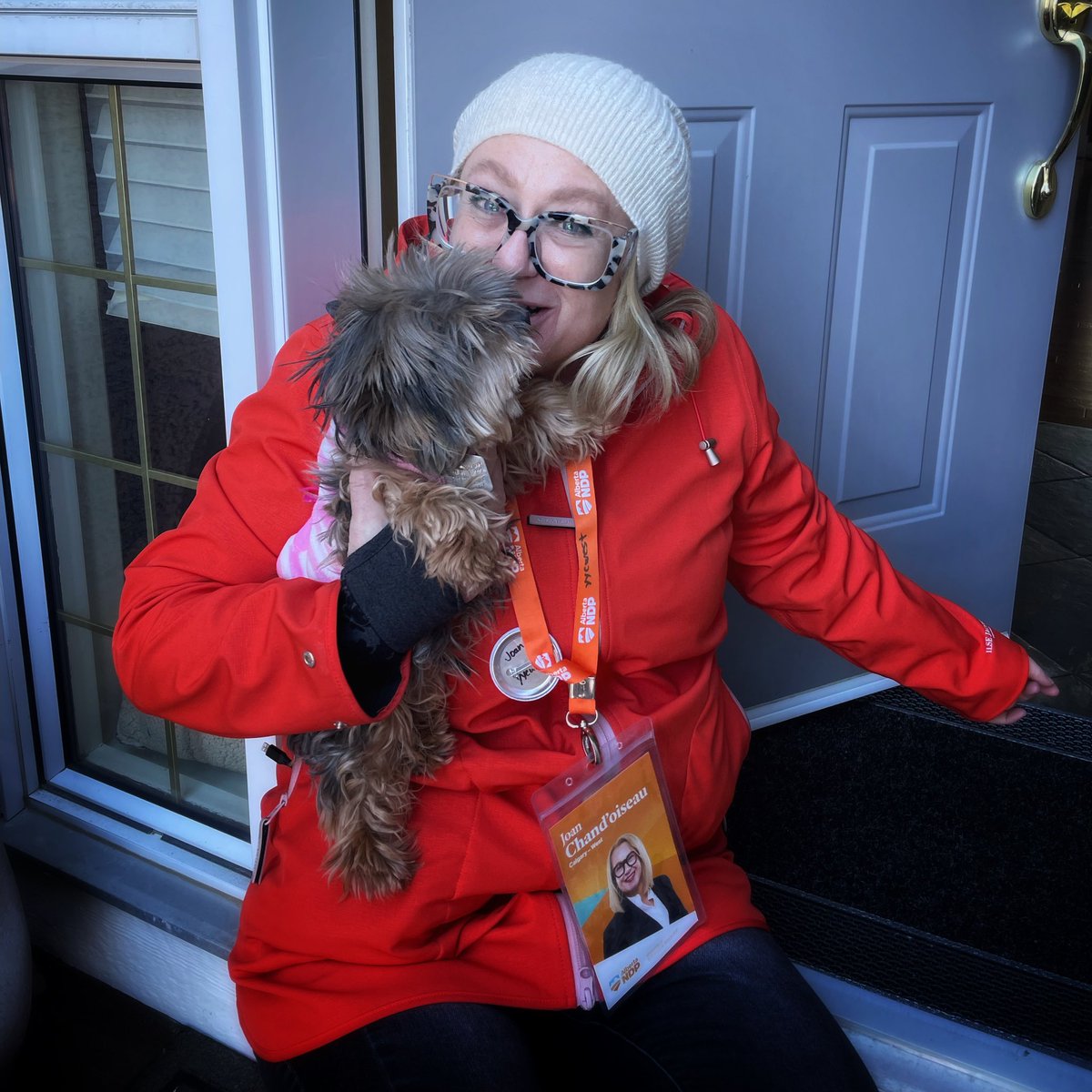 joanyycwest's tweet photo. Sometimes fave people I meet out door knocking in #CalgaryWest areโฆ.well, not people! ๐งก๐ถ ๐ A good convo - or lovey pet - often causes me to spend far greater than recommended time @ each door! #StruggleisReal b/c trying to make contact w/ 45,000 in #yycwest #pet #abndp #ableg https://t.co/3FuctsxUPo