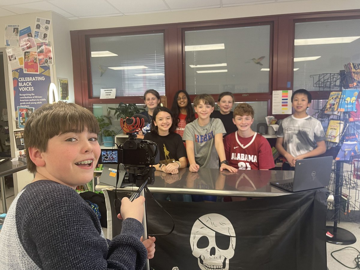 jillwiggins's tweet photo. Today at school…The #piratevision staff put the finishing touches on our Valentine’s episode, students shared their favorite choice novels, and of course we always celebrate the literary contributions of our favorite African-American authors.@pizitzmiddle https://t.co/PrMmH8Tsfa