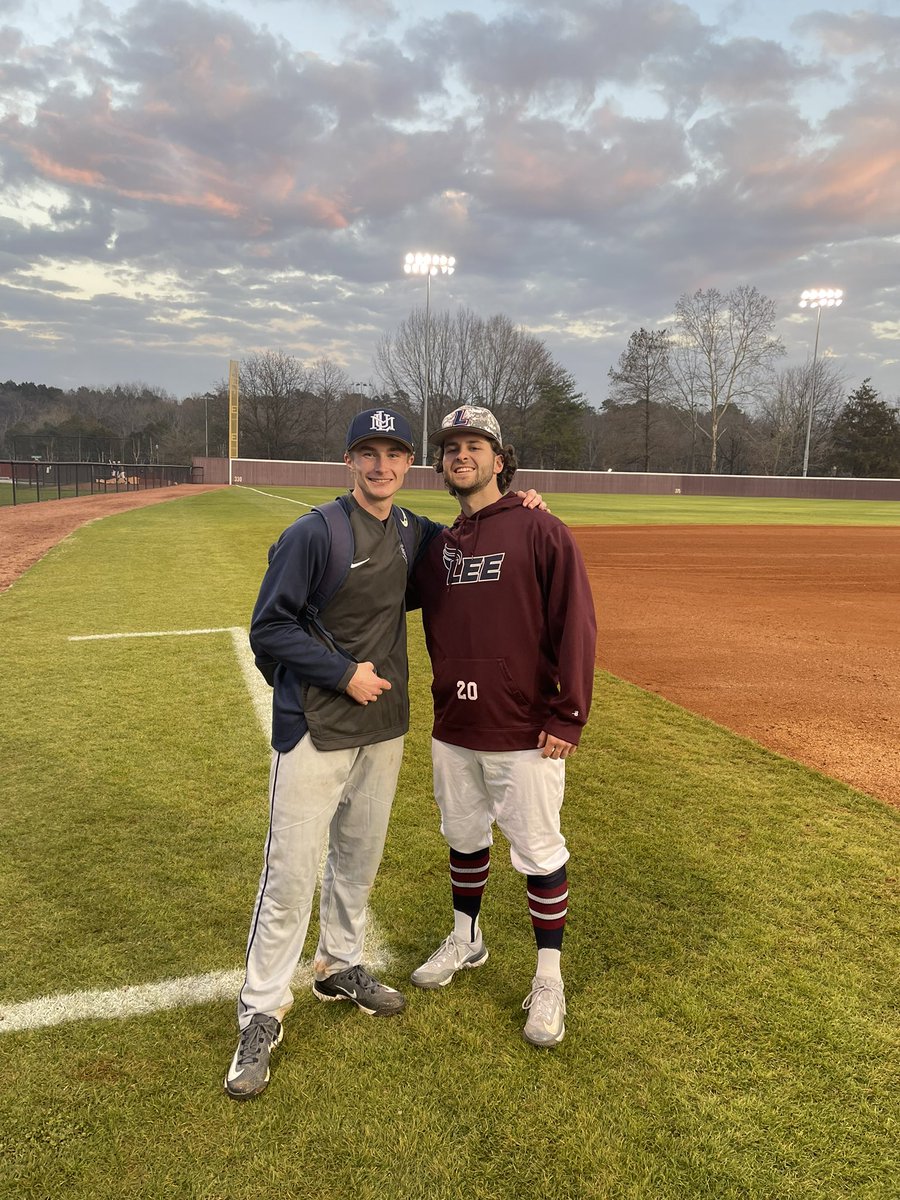 Murph0204's tweet photo. couple of cats in college

@GavinBaxter14 
 @ClkHighBaseball https://t.co/FNfOBuh5FJ