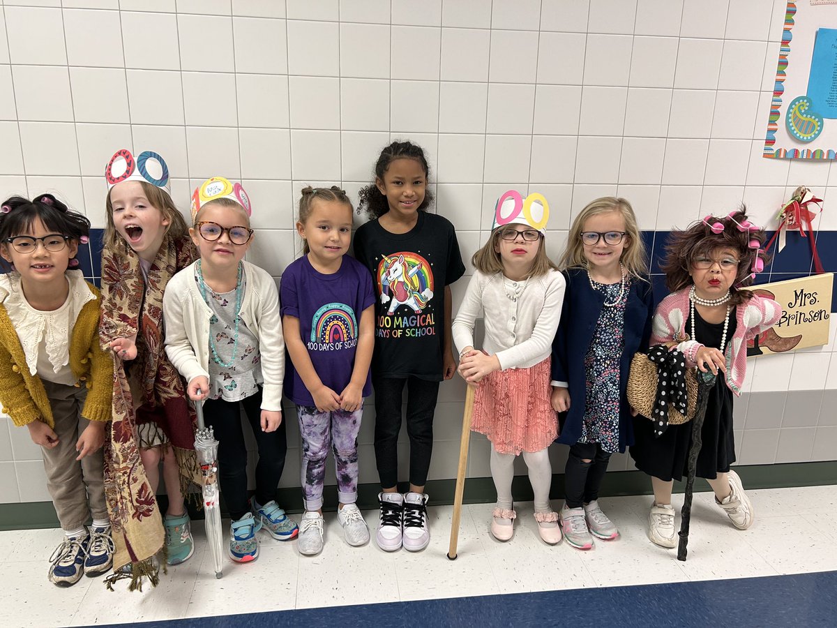 wles1stgrade's tweet photo. We sure have grown in 100 days! We are 100 days smarter and wiser! #KISD100thDay https://t.co/XUJ2O8NlhA