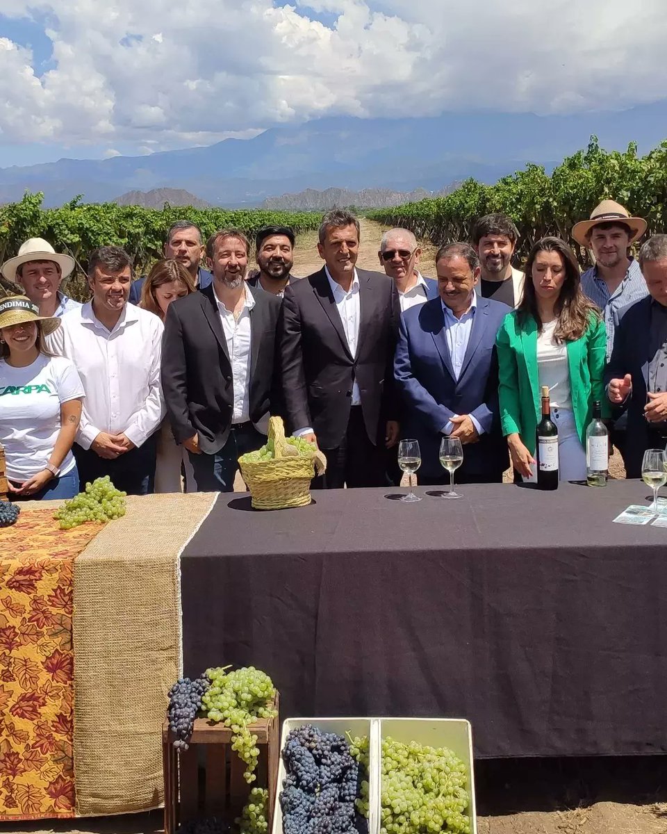 La Riojana Cooperativa (@lariojanacoopar) on Twitter photo Se lanzó la #VendimiaArgentina2023, con el Ministro de Economía <a href="/SergioMassa/">Sergio Massa</a>, Gobernador de La Rioja <a href="/QuintelaRicardo/">Ricardo Quintela</a>, Presidente <a href="/COVIAR1/">COVIAR</a> <a href="/MarioHGonzalez8/">Mario HernánGonzález</a>, Intendente de Chilecito, <a href="/Rodrigobydok/">Rodrigo Brizuela y Doria</a>, entre otras autoridades, en finca y bodega de La Riojana Coop. Se lanzó la #VendimiaArgentina2023, con el Ministro de Economía <a href="/SergioMassa/">Sergio Massa</a>, Gobernador de La Rioja <a href="/QuintelaRicardo/">Ricardo Quintela</a>, Presidente <a href="/COVIAR1/">COVIAR</a> <a href="/MarioHGonzalez8/">Mario HernánGonzález</a>, Intendente de Chilecito, <a href="/Rodrigobydok/">Rodrigo Brizuela y Doria</a>, entre otras autoridades, en finca y bodega de La Riojana Coop.