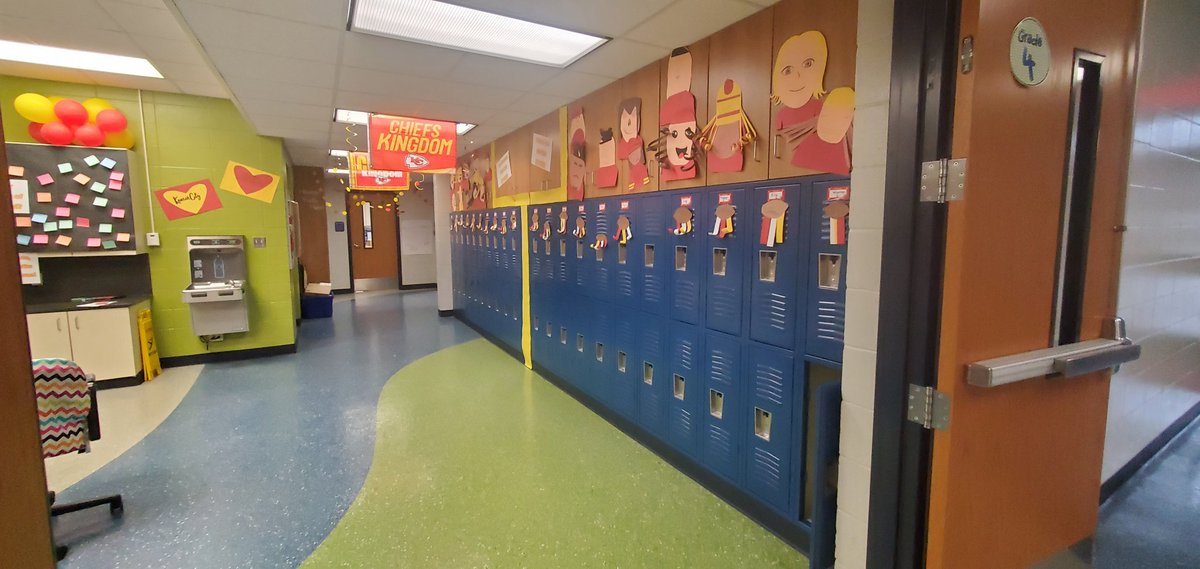 Millard3rdGrade's tweet photo. Scarborough 2nd and 4th grade pod is ready for the big game! https://t.co/8S8p96F8vg
