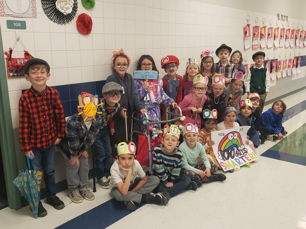 wles1stgrade's tweet photo. Happy #KISD100thDay ! We are 100 days smarter! https://t.co/0aUII2Ucp0