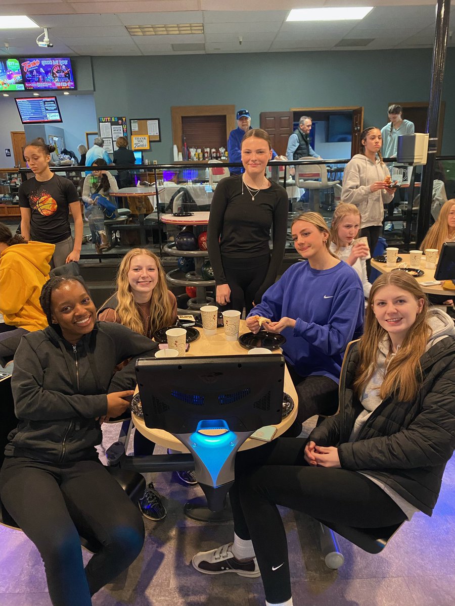 Family. 💙⚓️💙
🎳🎳🎳🎳🎳🎳🎳🎳
#WereGonnaRockWereGonnaRoll 
#TeamworkMakesTheDreamWork