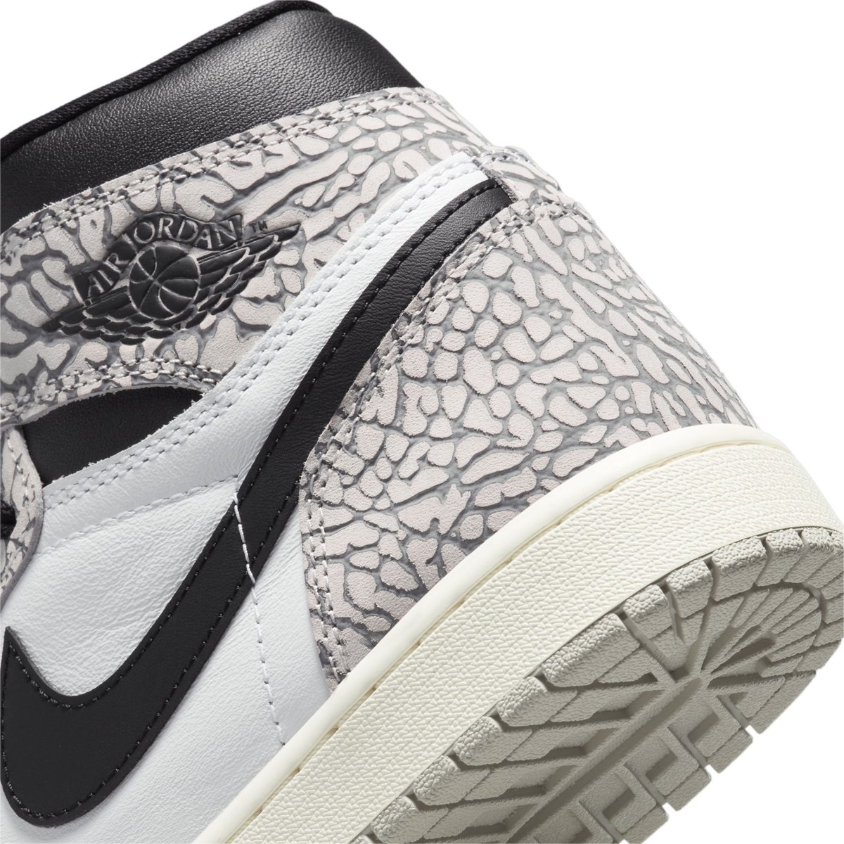 StashedSNKRS's tweet photo. Official images !

Air Jordan 1 Retro High OG 'White Cement'

March 25th https://t.co/e2ScrcKDcq