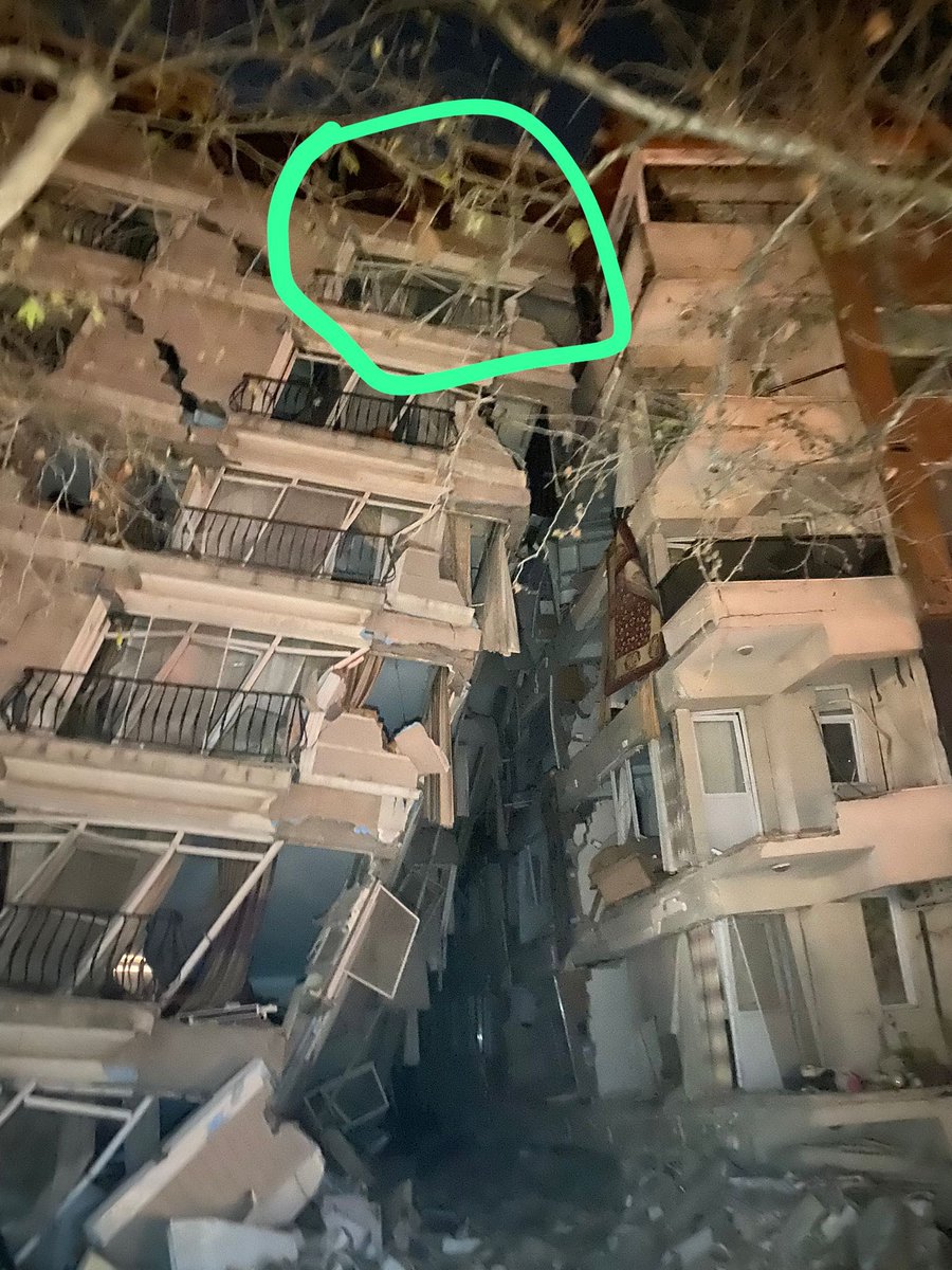 Ertemle's tweet photo. Teyzeye itfaiye lazım yukarıda kalmış kaç gündür. Bir kişi gitmemiş.

General Şükrü Kanatlı, Atatürk Cd, 31030 Antakya/Hatay https://t.co/0CMru0BcXq