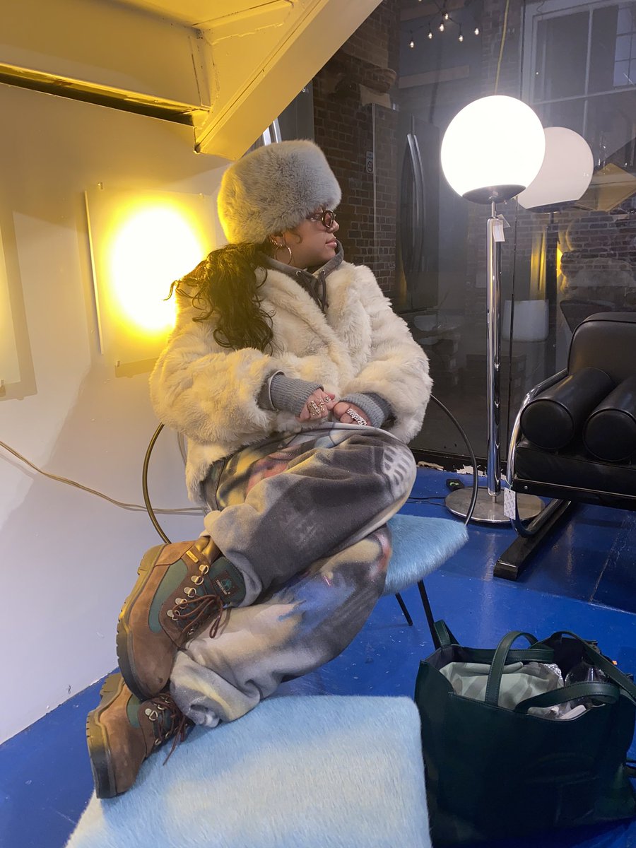 yubrybur's tweet photo. Fur coats in the winter look like a polar bear ❄️❄️❄️ https://t.co/jRcLNPu2t6
