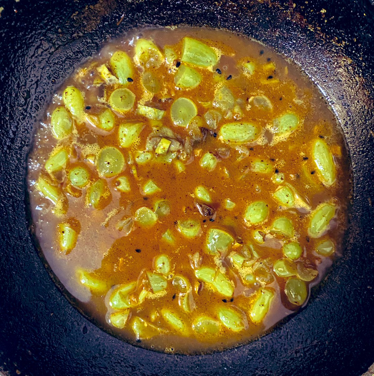 muthu_tara's tweet photo. Grapes chutney in the making
#taracooks #foodexperiment #poruthirundhupaapom https://t.co/c1iz1M4BNi