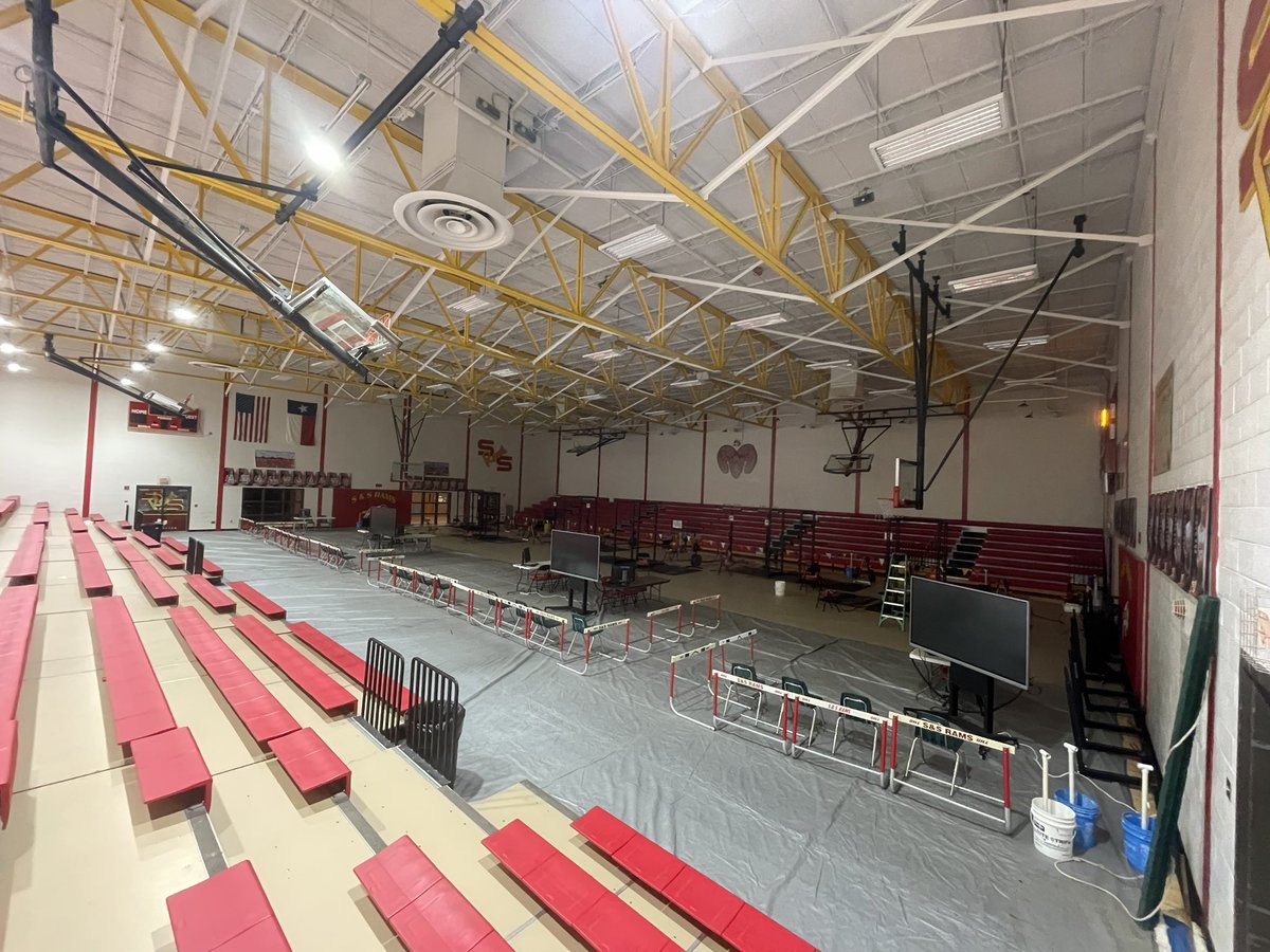 SSAthleticBC's tweet photo. In less than 24 hours this gym will be filled with powerhouse athletes lifting some HEAVY weights!! 

We are ready!! 

#squat #bench #deadlift https://t.co/DMnDpohNoz