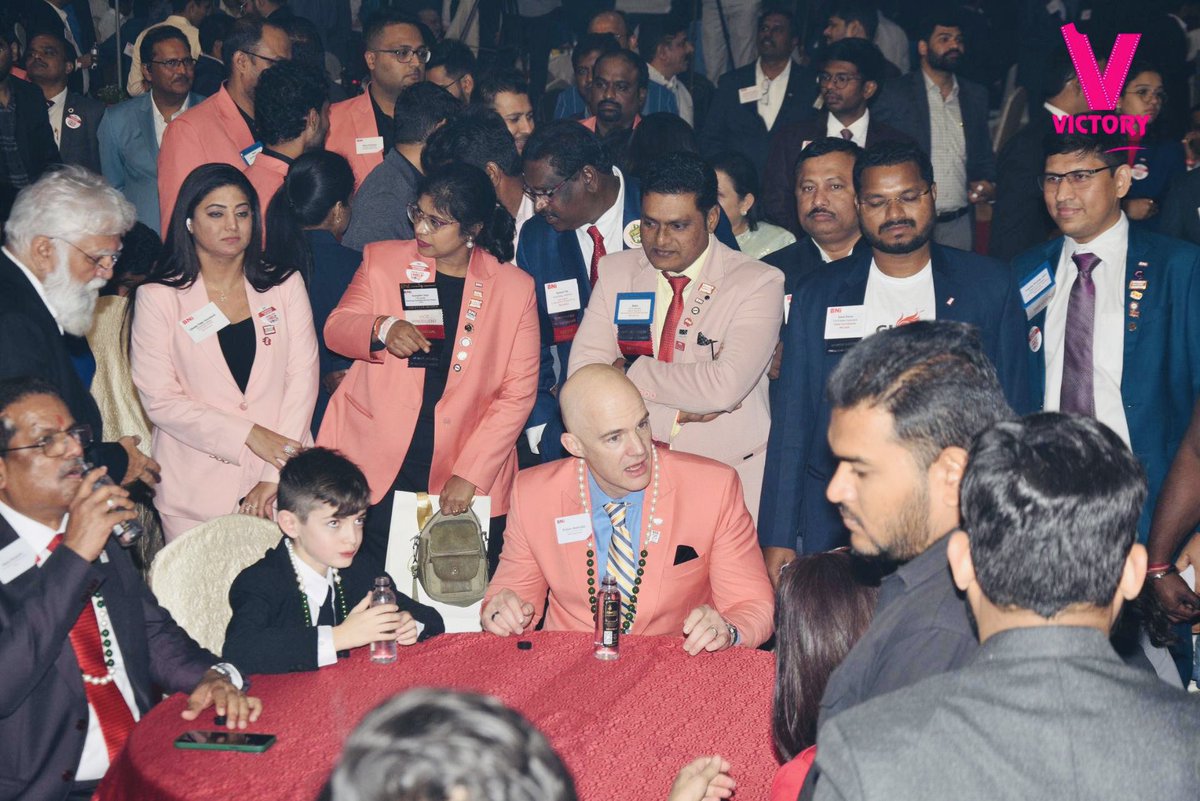 ujwala_patel's tweet photo. It was all a memorable day. After creating world record with 1000 inductions in oneday #BNIhyd again made big event #networkingconclave2.0   With CEO of BNI .  #BNI #BNIHYD #BNINETWORK @BNI_official_pg @IvanMisner https://t.co/o77jdEi94s