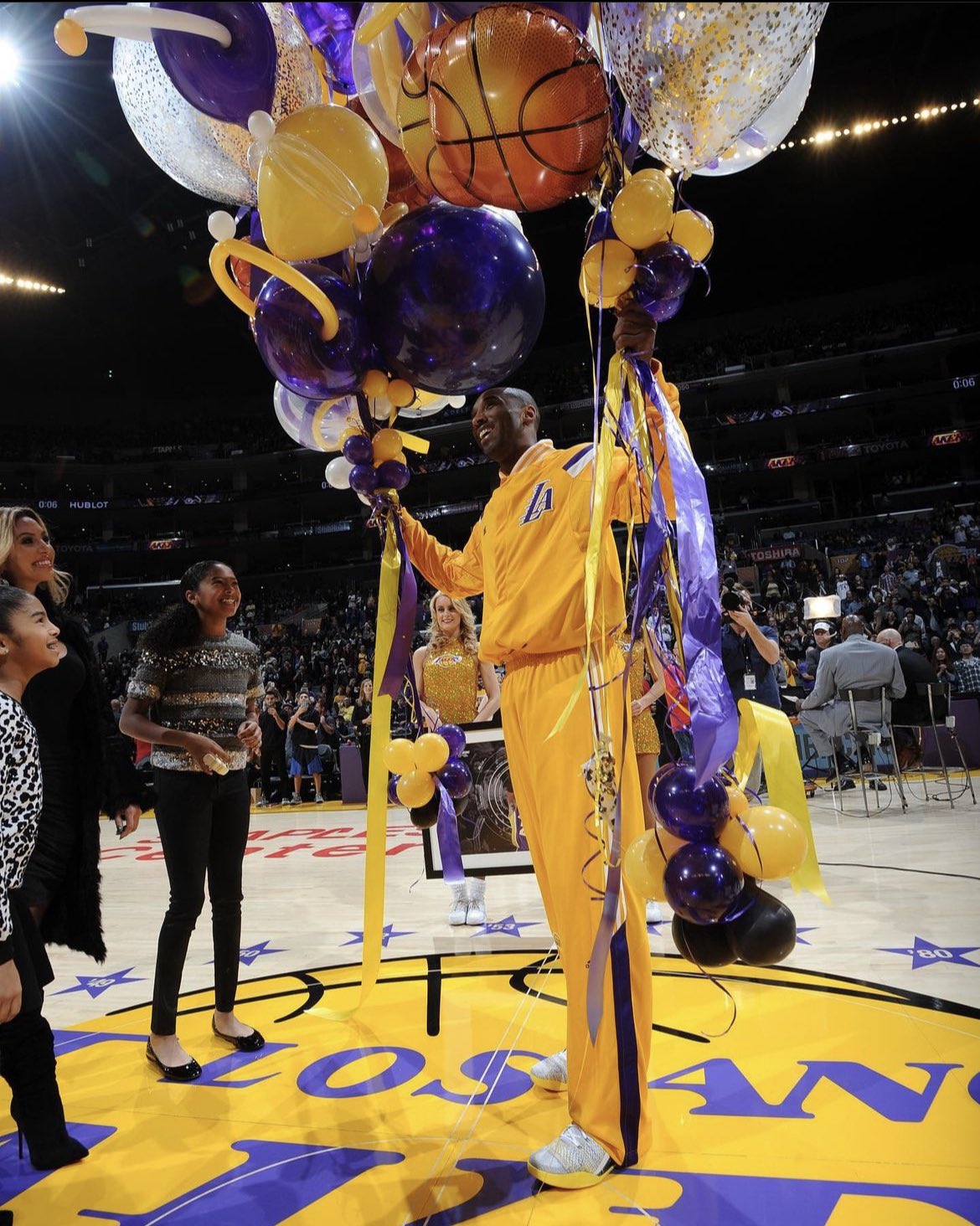 LA Lakers honor LeBron James in pregame ceremony game after